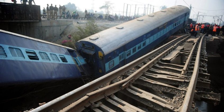 Al menos 13 muertos por el descarrilamiento de un tren en India