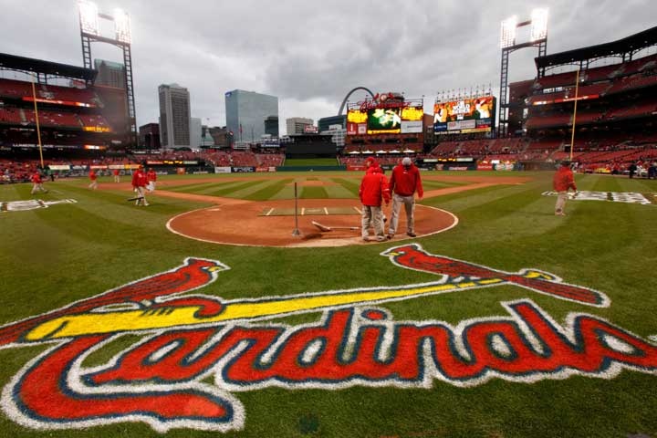 Grandes Ligas multa a Cardenales con dos millones de dólares