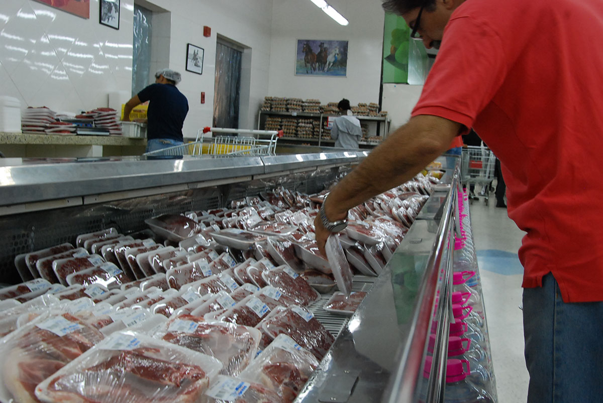 Aún se consigue carne y pollo a buen precio