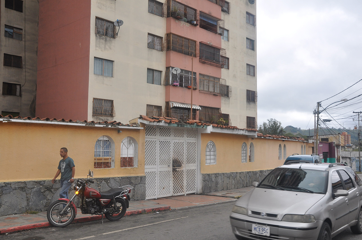 Transeúntes de la calle Guaicaipuro son víctimas del hampa