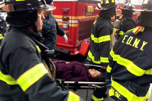 Al menos 100 heridos por descarrilamiento de tren de pasajeros en Nueva York