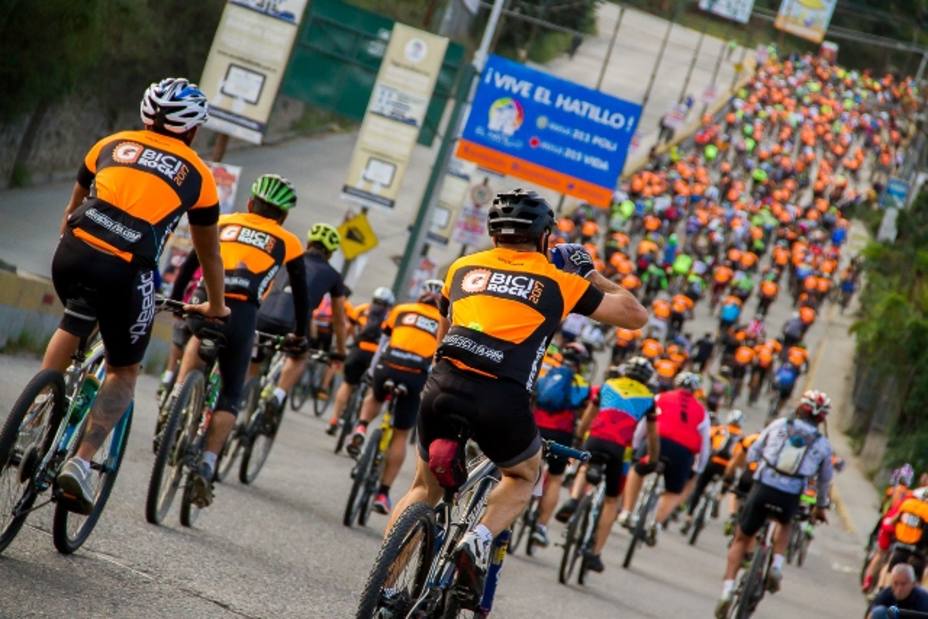Tres mil ciclistas recorrieron Caracas en la carrera BiciRock