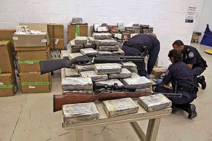 Expolicía traficaba armas hacia Venezuela