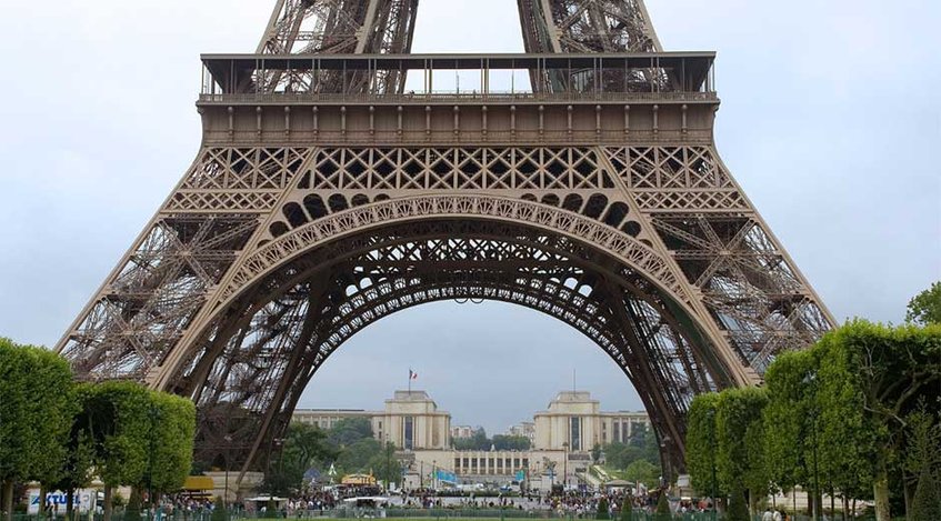 Instalarán muro de cristal blindado en la Torre Eiffel