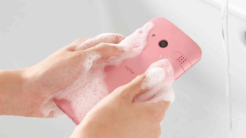 Kyocera presentará smartphone resistente al agua y al jabón