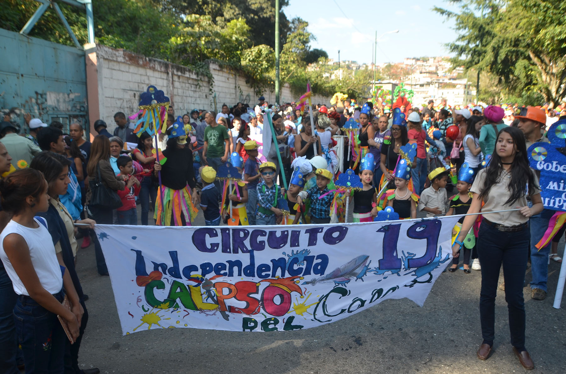 60 escuelas guaicaipureñas participaron en desfile carnestolendo