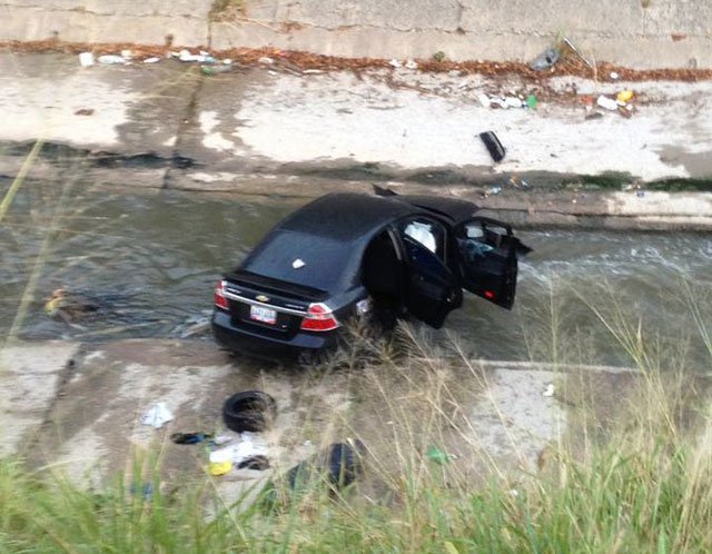 Un muerto y un herido al precipitarse un carro al Guaire