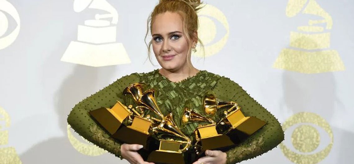 Adele arrasa en los Grammy 2017