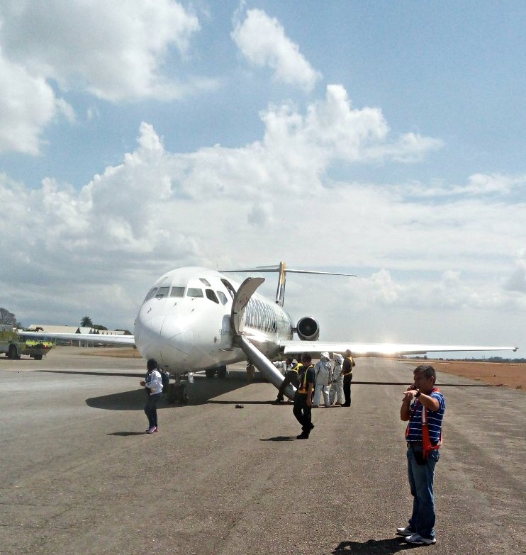 Avión de Aeropostal aterriza en Barquisimeto de emergencia