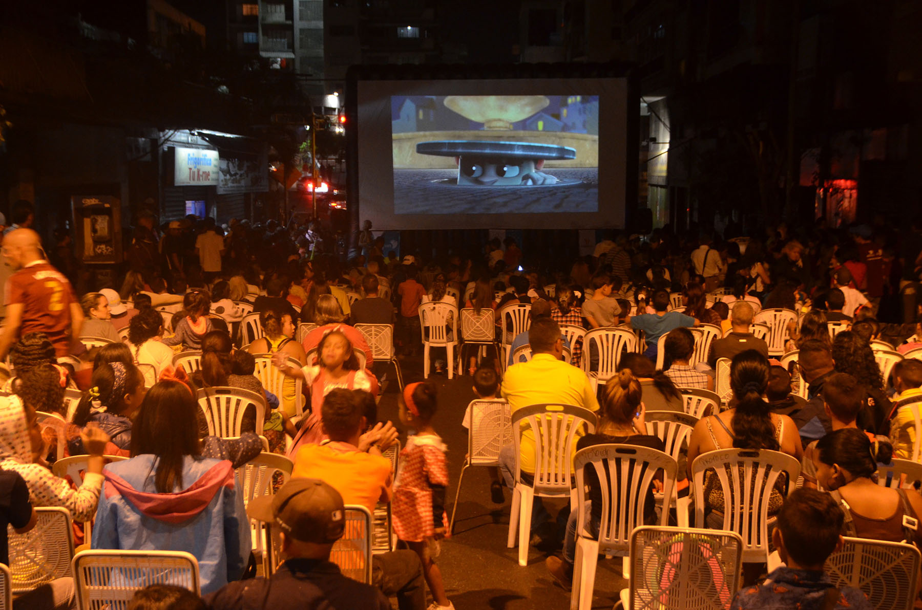 “Es tu cine” abarrotó la calle Ribas