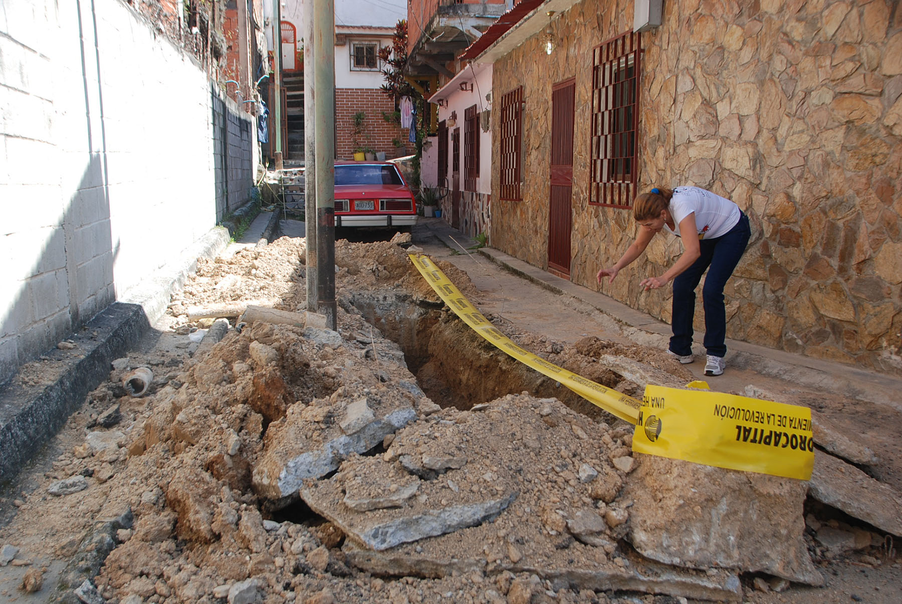 Denuncian daños a viviendas en el sector Wolfgang Larrazábal