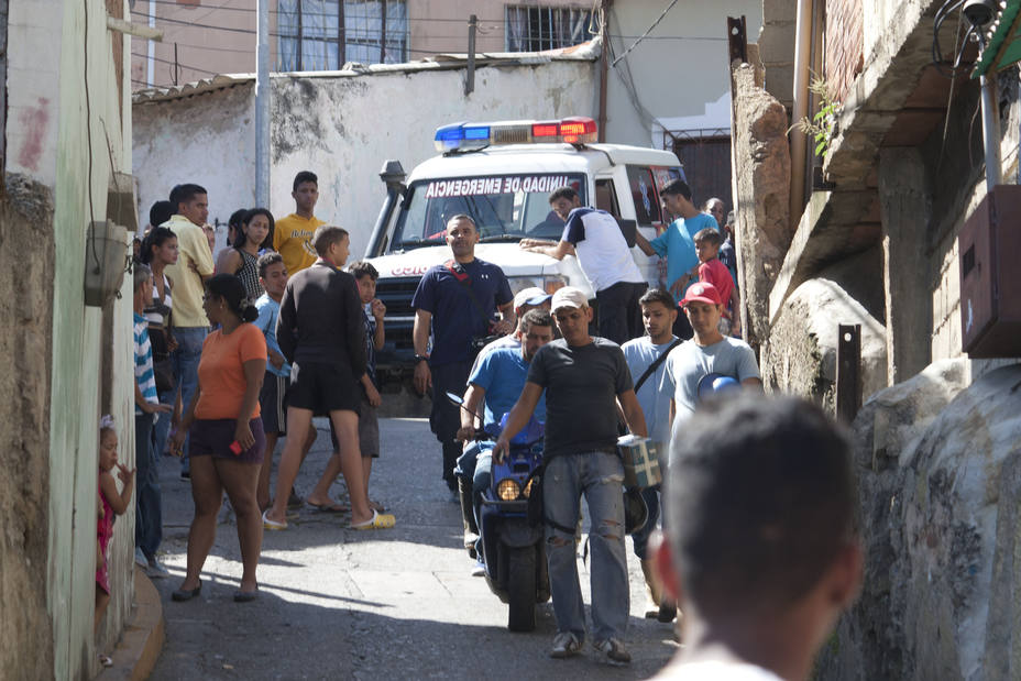 Un muerto y dos detenidos deja toma de rehenes en Vargas