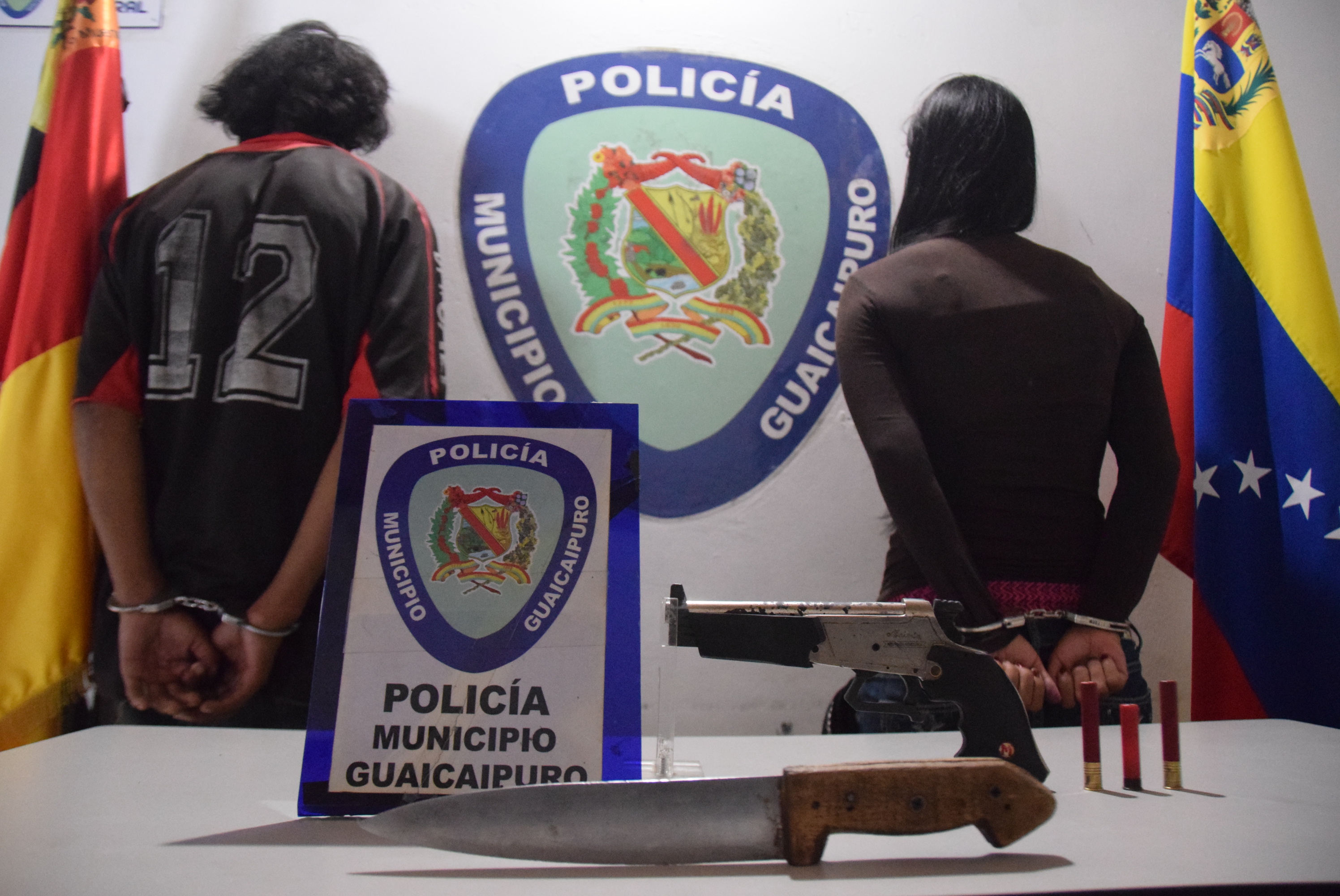 Caen embarazada y su compinche cuando intentaban robar autobús