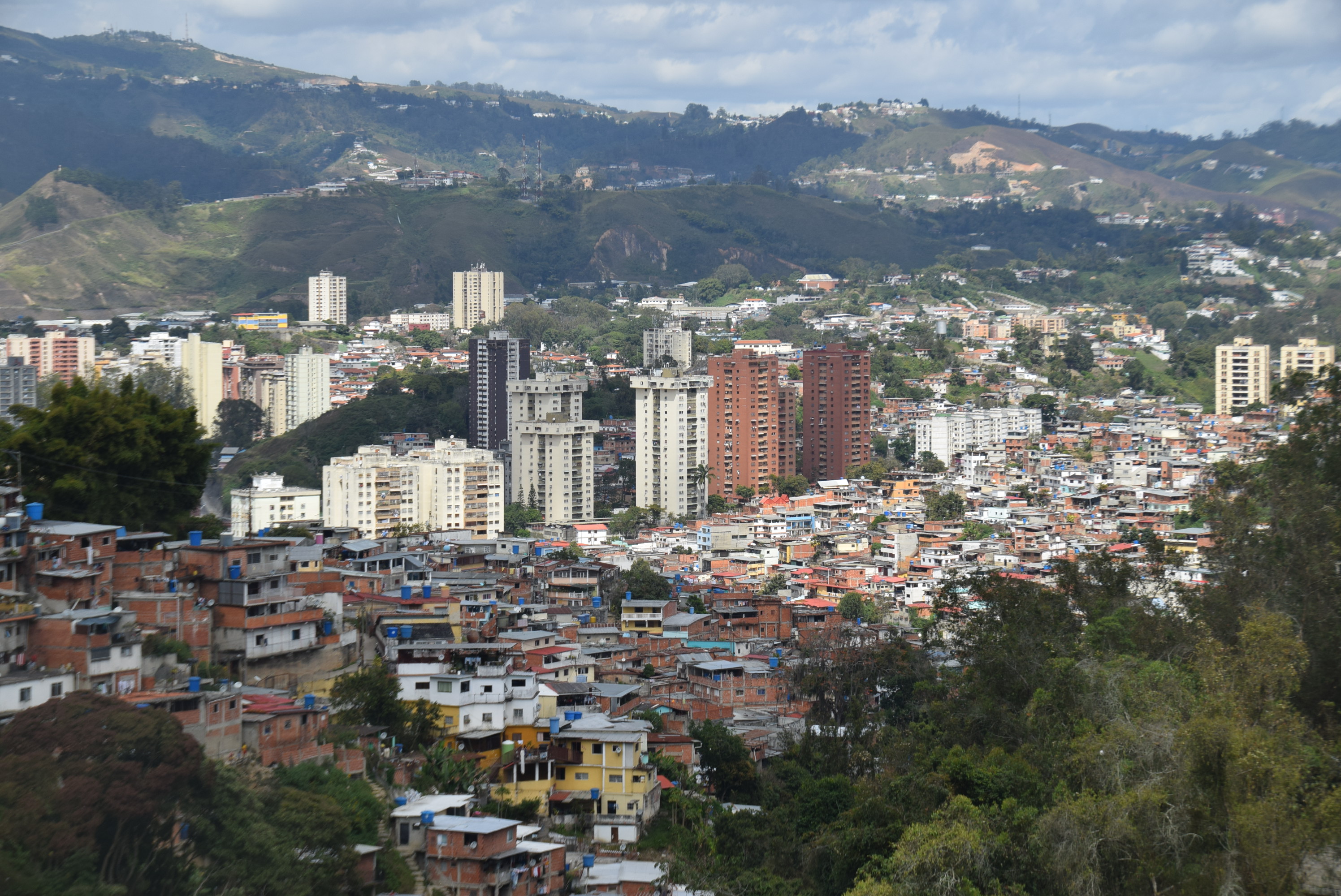 Claman por recuperación de espacios en Los Teques