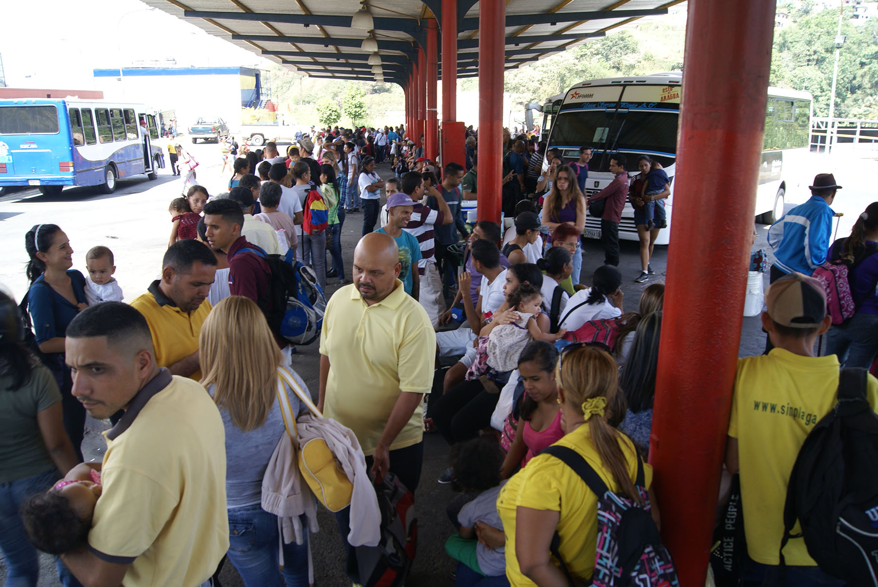 Denuncian retrasos en salidas del terminal Los Lagos