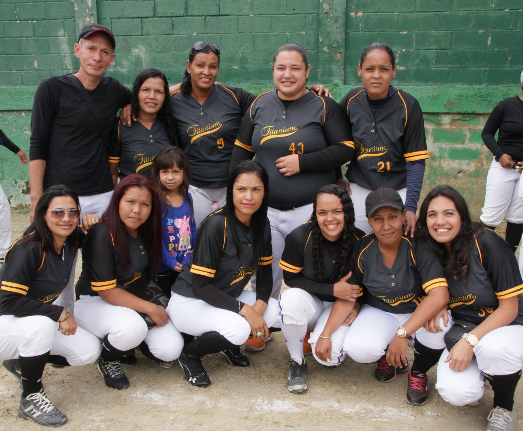 Chicas de Titanium se titularon en softbol B de Carrizal