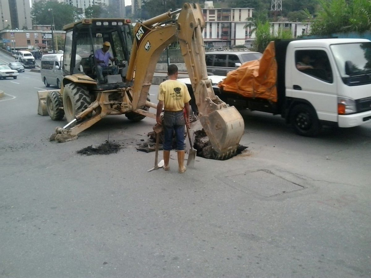 Acuerdan reparar 135 huecos en Los Salias