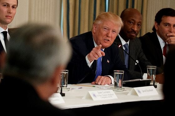 Trump afirmó que impuesto fronterizo podría aumentar empleos en EEUU