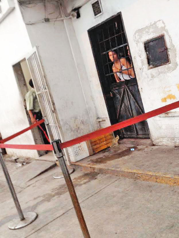 Reos de Poliguaicaipuro inician huelga para exigir traslados