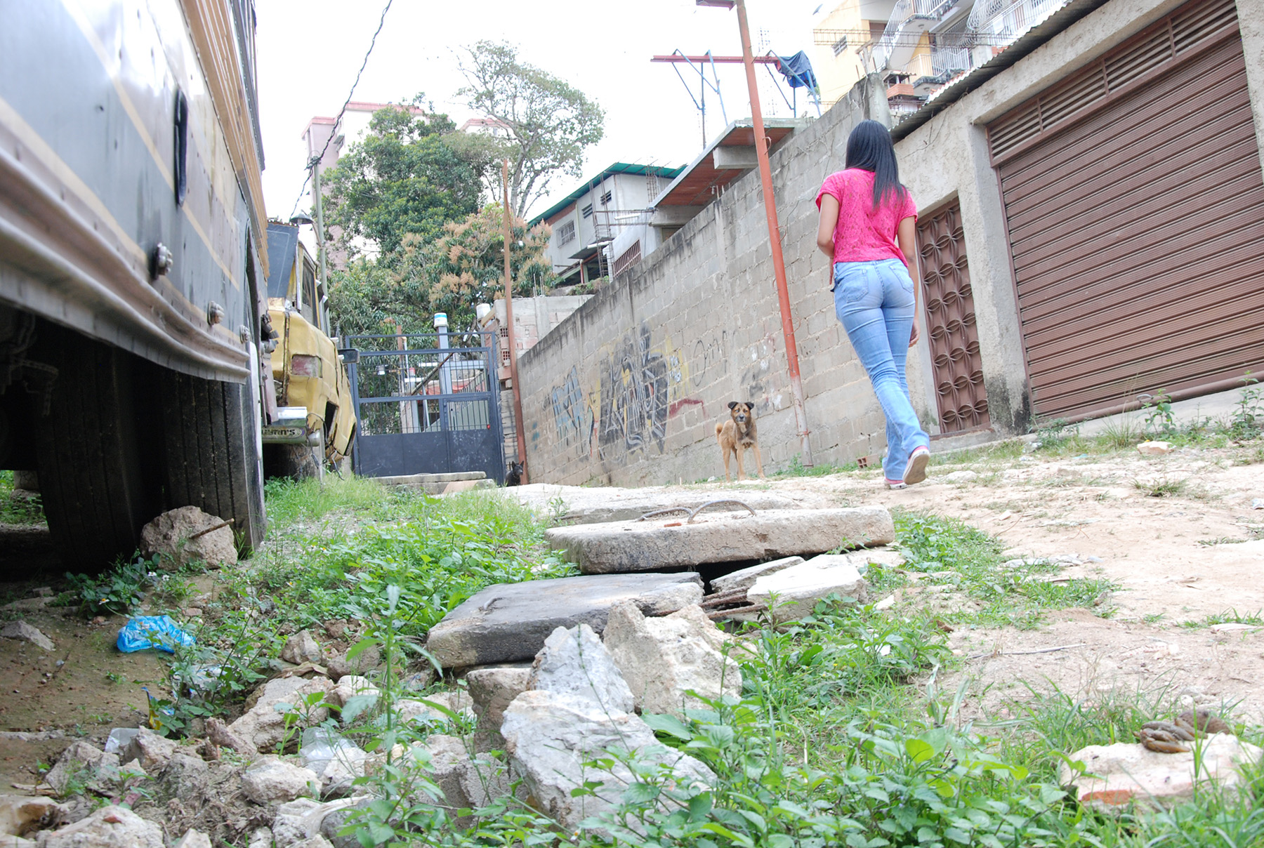 Calle Los Sueños minada de problemas