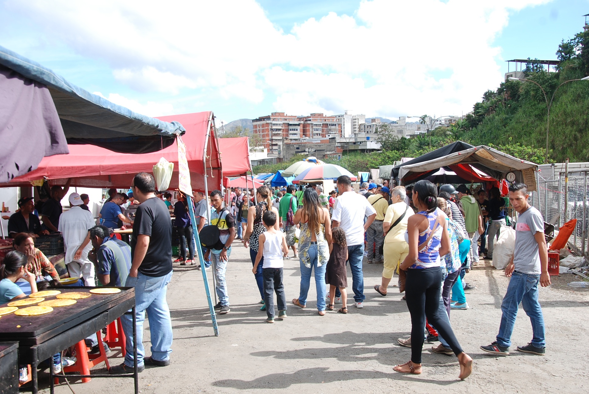 Autorizan ventas de viernes a domingo en mercado de la Miranda