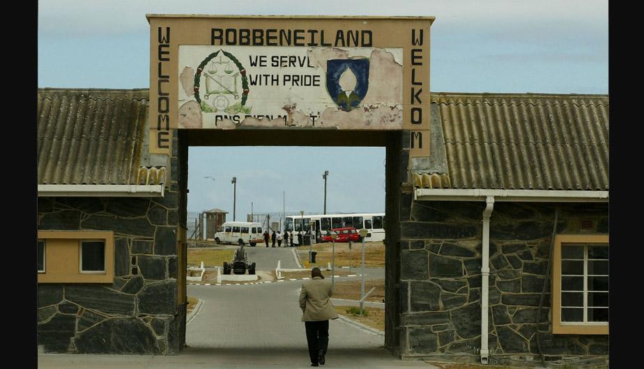 20 parejas se casan por San Valentín en la isla donde estuvo preso Mandela