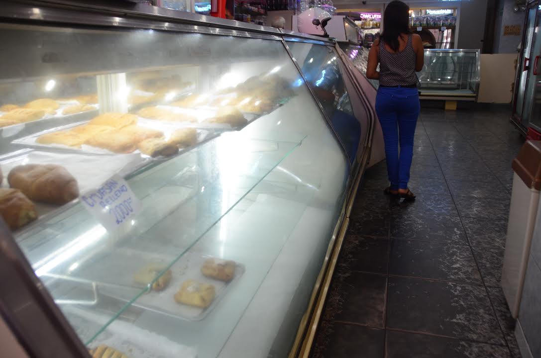 Panaderías se las ven negras para conseguir harina