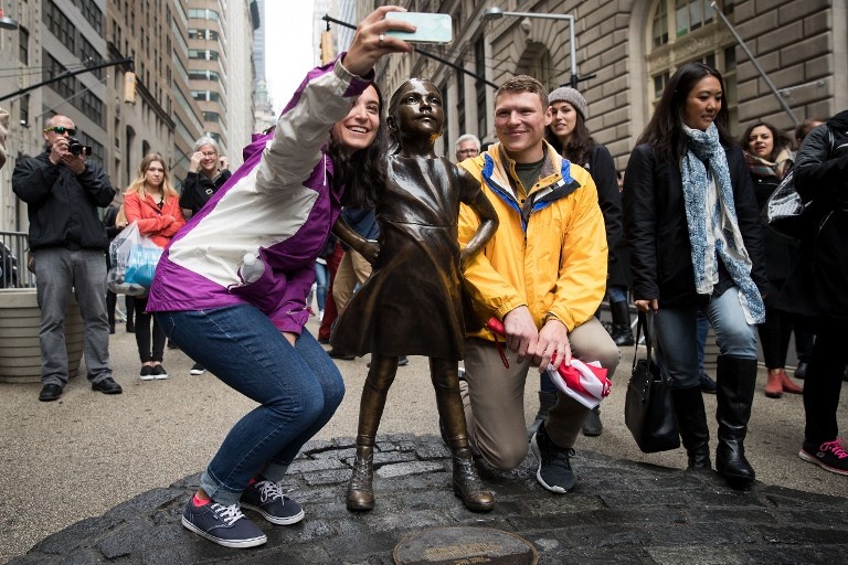 Mantendrán hasta 2018 la estatua de niña desafiando a toro de Wall Street