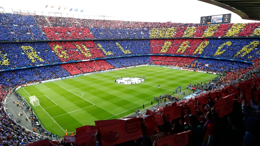 UEFA multa al Barcelona por invasión de campo