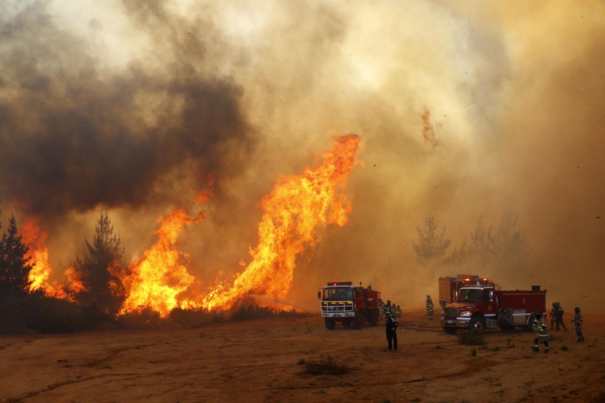 Chile: cerca de 6.000 personas son evacuadas por incendio forestal en Valparaíso y Viña del Mar