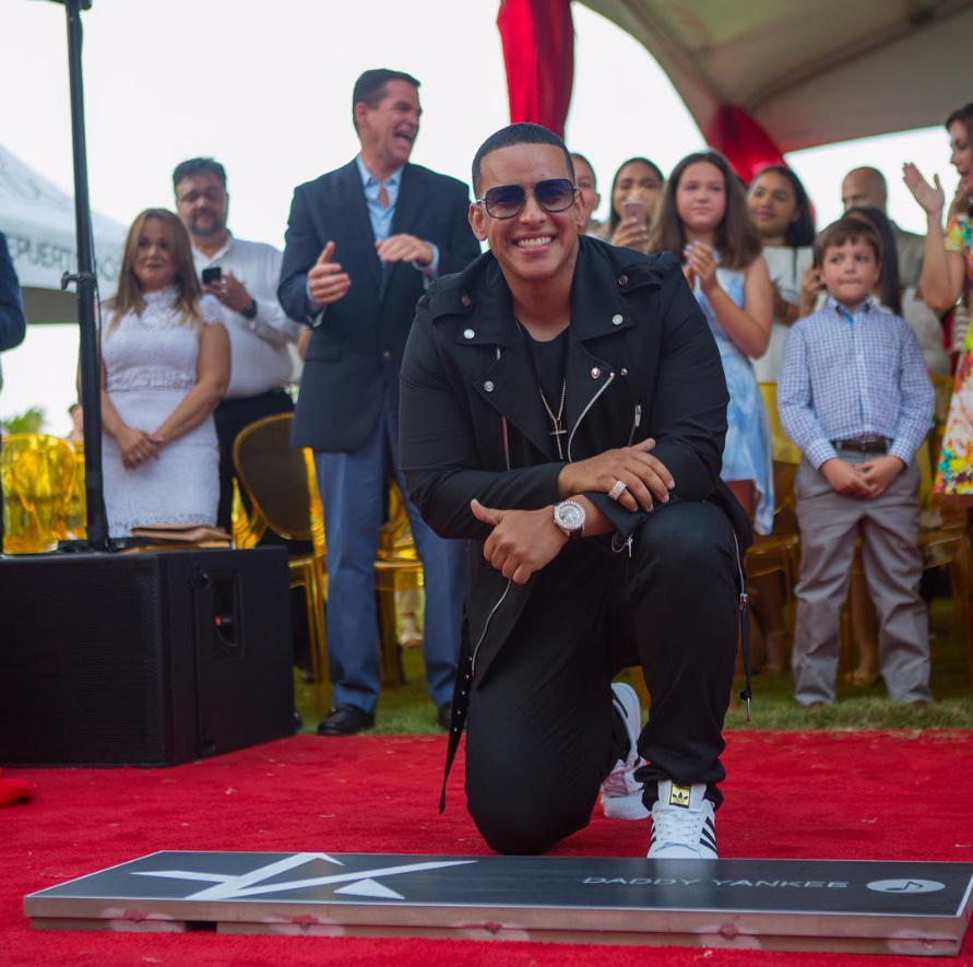 Daddy Yankee devela su estrella en el Paseo de la Fama de Puerto Rico