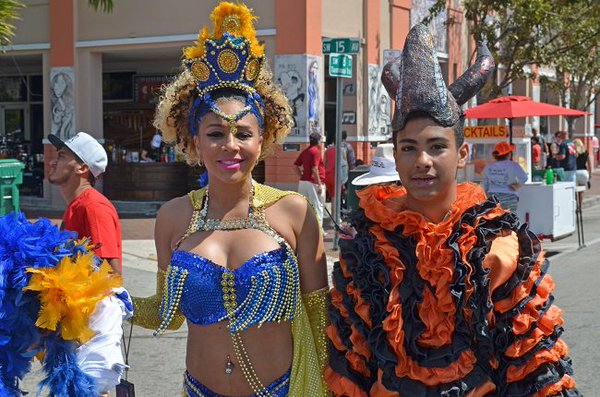 Latinos celebraron su riqueza cultural en el Carnaval de la Calle Ocho de Miami