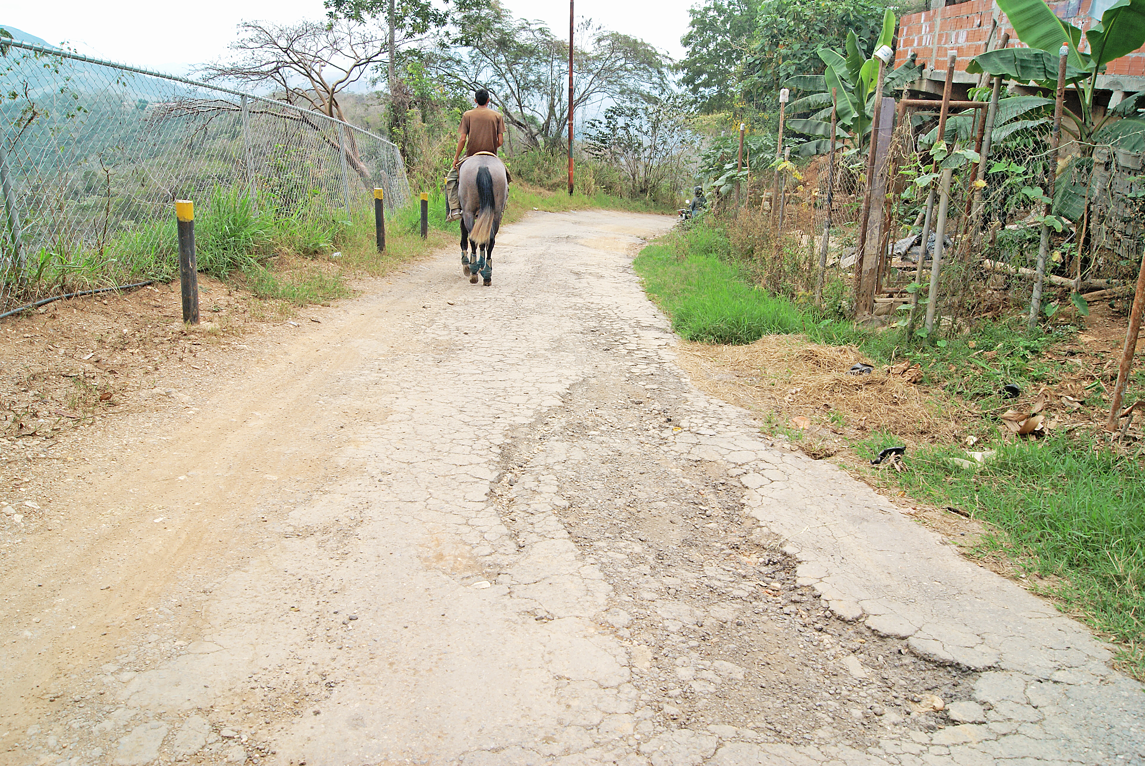 Piden ripio para reparar calles de El Puinky