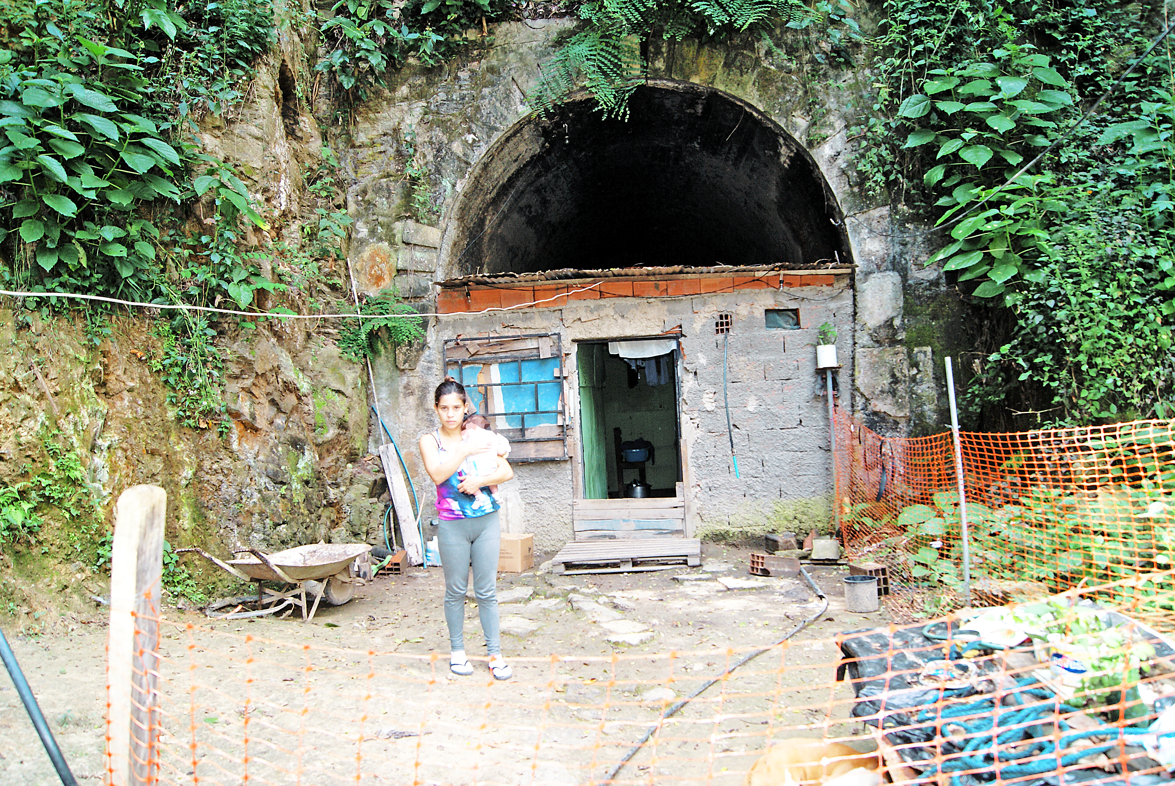 Levantan vivienda en túnel de El Chorrito