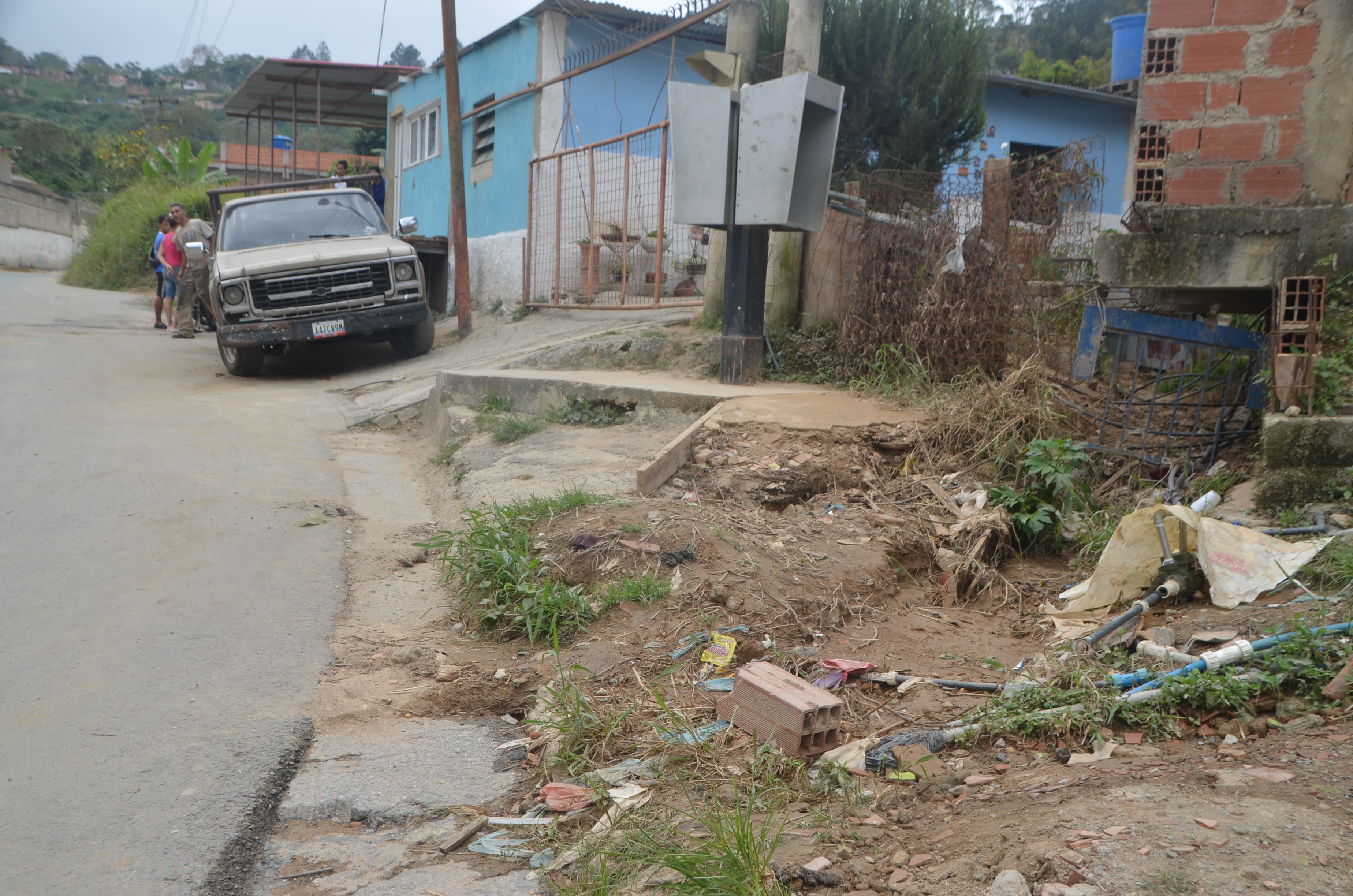 Abundan las problemáticas en la calle Hugo Chávez