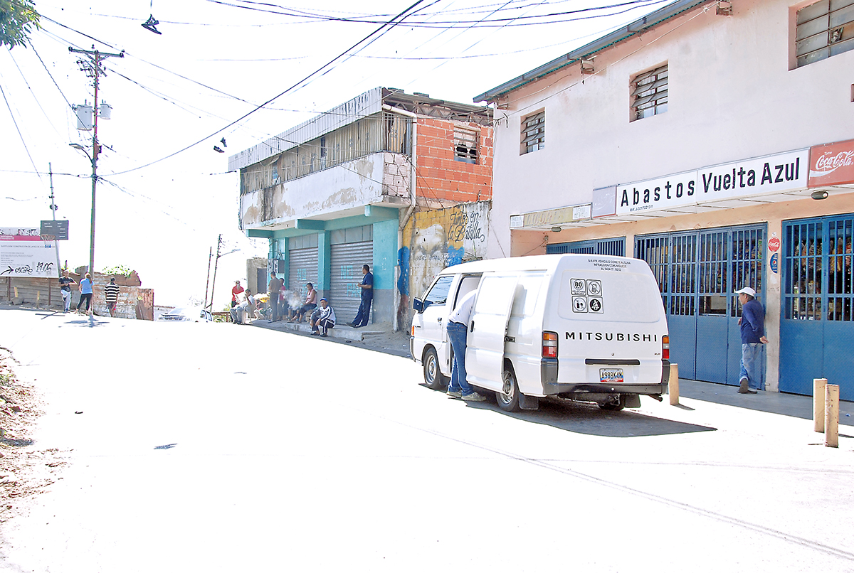 Servicios públicos funcionan bien en Vuelta Azul