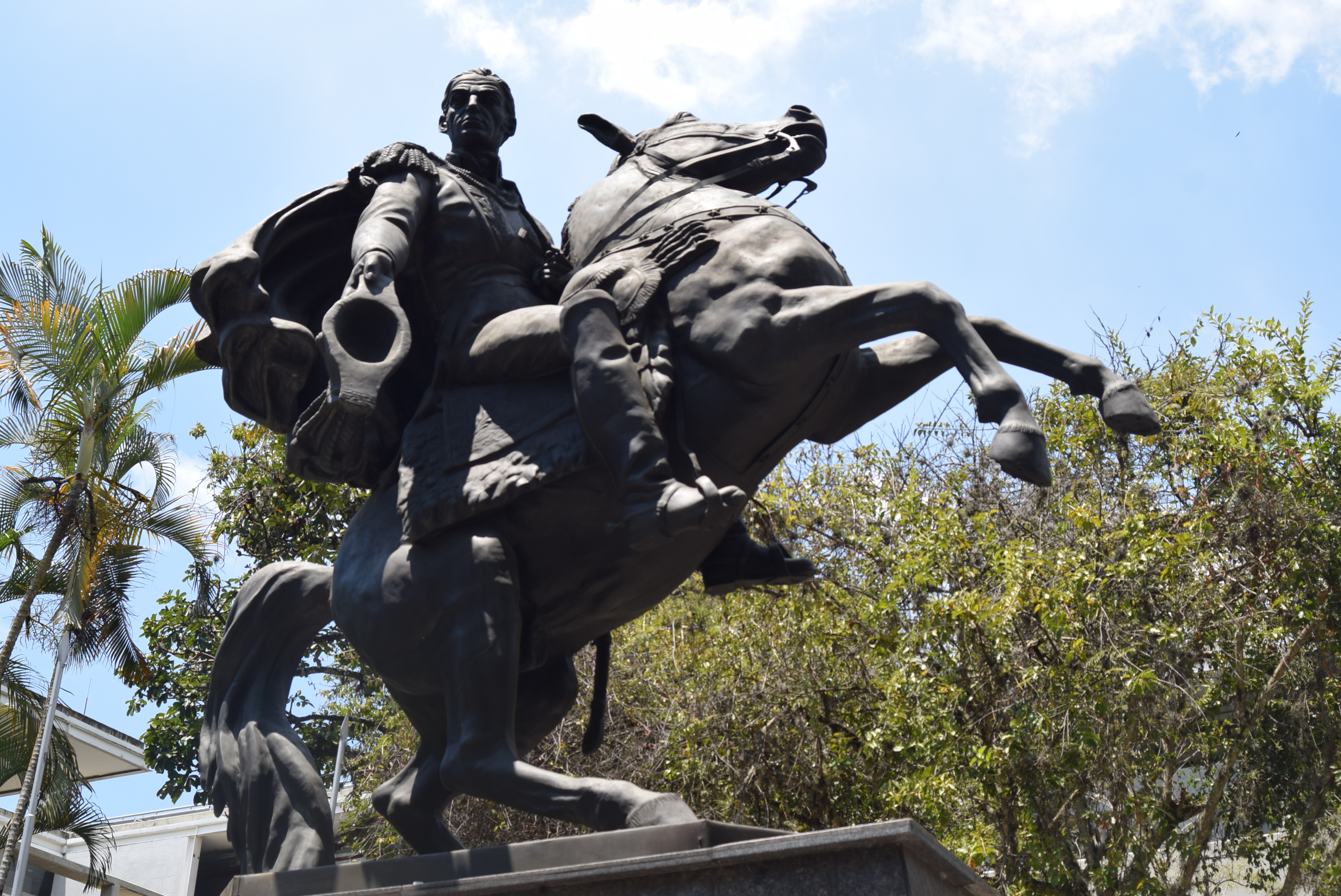 Estatua del Libertador resguarda parte de nuestra historia
