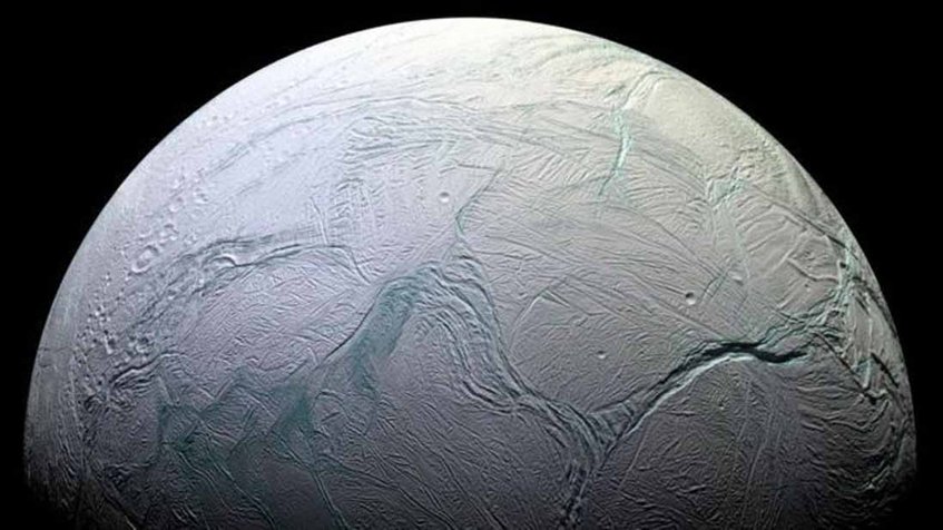 Hallan posibles condiciones de habitabilidad en lunas de Saturno y Júpiter