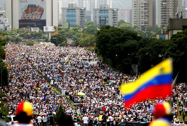 Oposición y oficialismo marchan este miércoles en Caracas