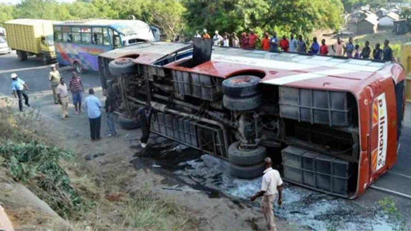 Colisión de un autobús y un camión de gasolina dejó 27 muertos en Kenia