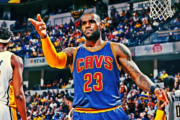Lebron James metió a los Cavs en la final de Conferencia