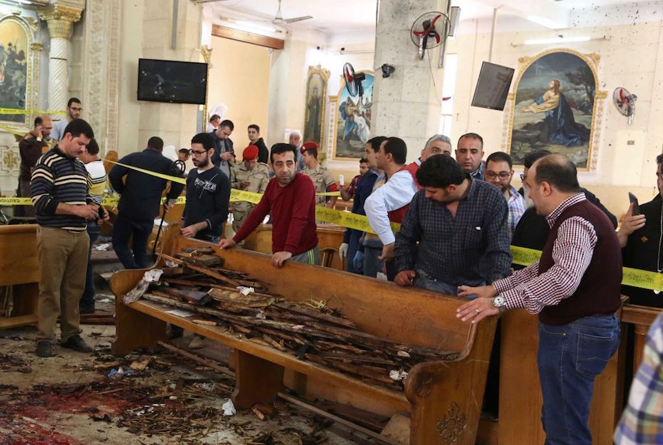 Doble atentado contra iglesias en Egipto deja decenas de muertos