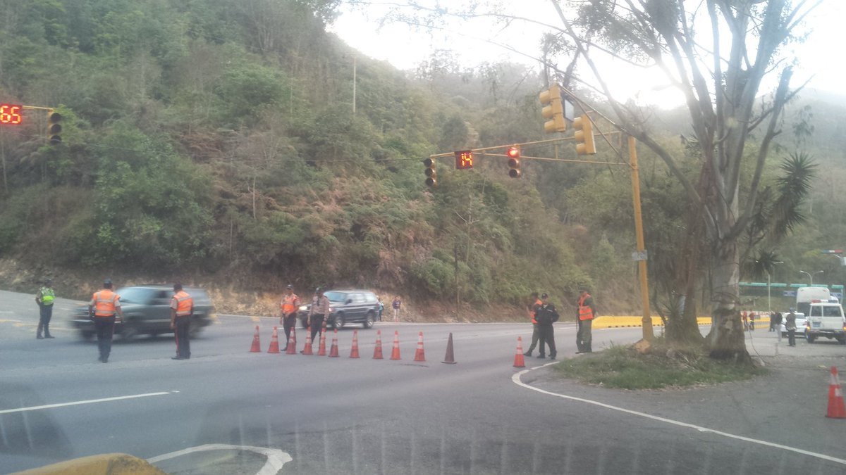 Alcabalas militares obstaculizan paso a Caracas desde la carretera Panamericana