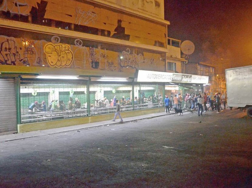 11 personas detenidas por intento de saqueo a supermercado en Carrizal