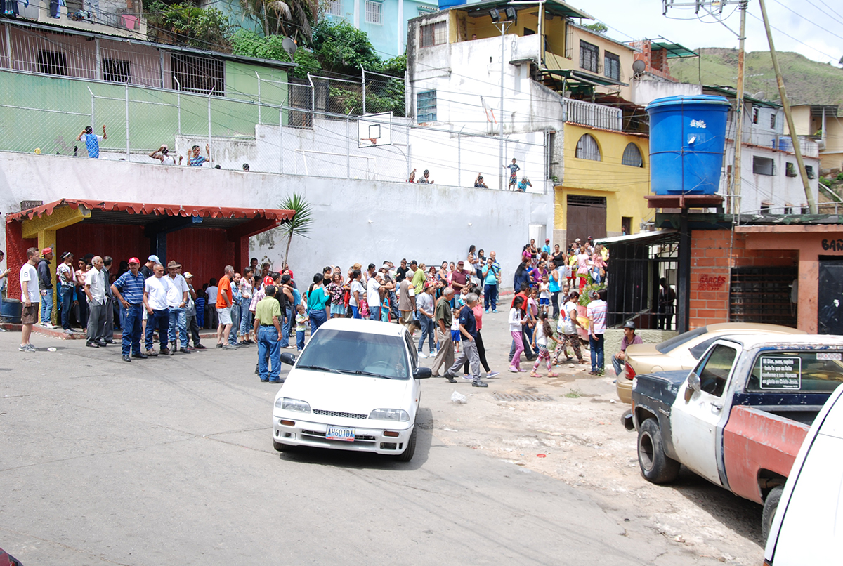 Llegaron las cajas de los CLAP a la Alberto Ravell