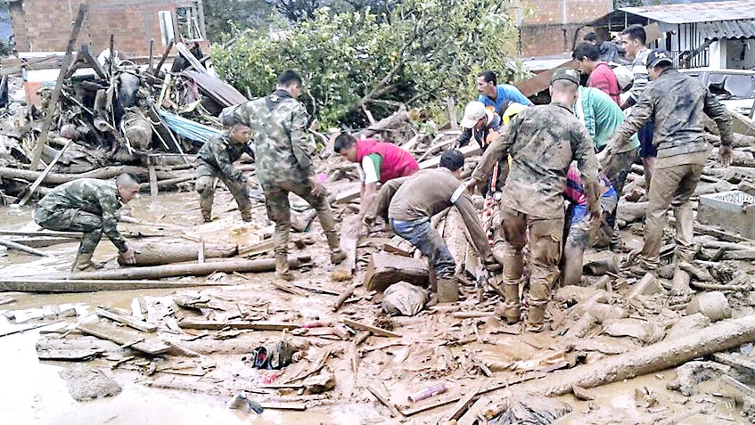 Se eleva a 112 los muertos por desbordamiento de río en Colombia