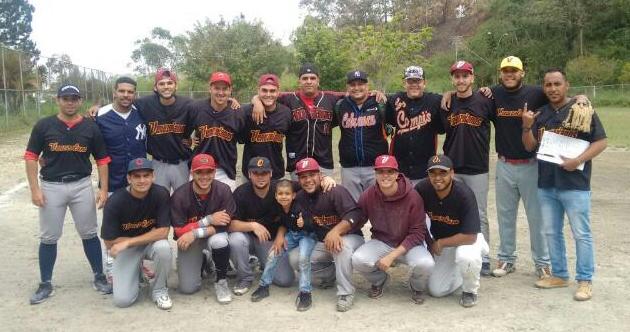 Venezolanos son los reyes del softbol en La Rosaleda Sur