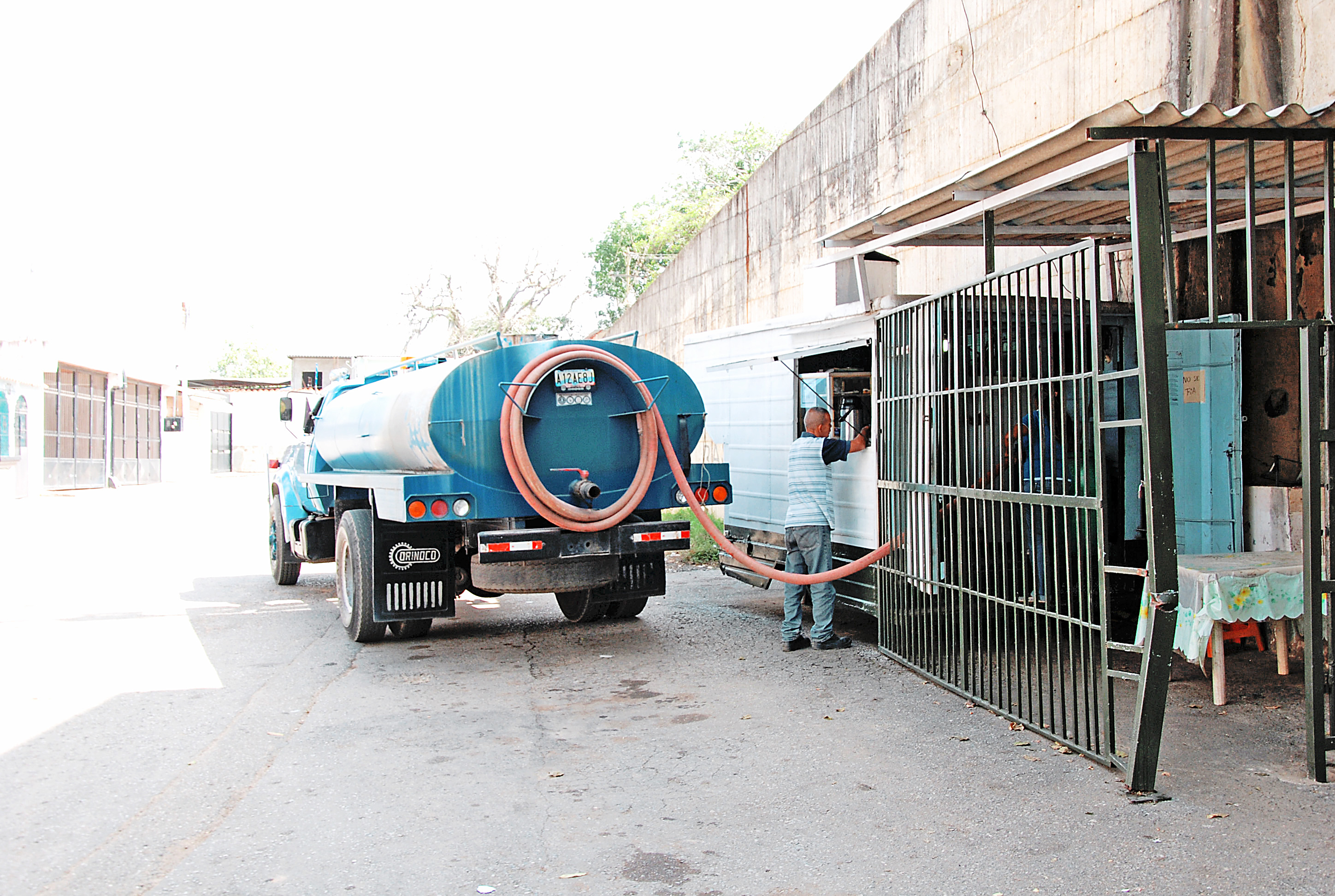 “No tenemos agua por  tuberías desde 2012”