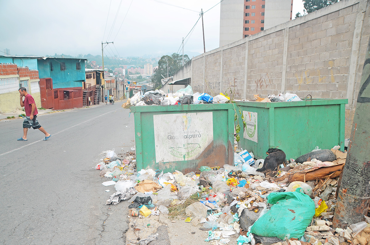 Abarrotados de basura en Barrio Ayacucho