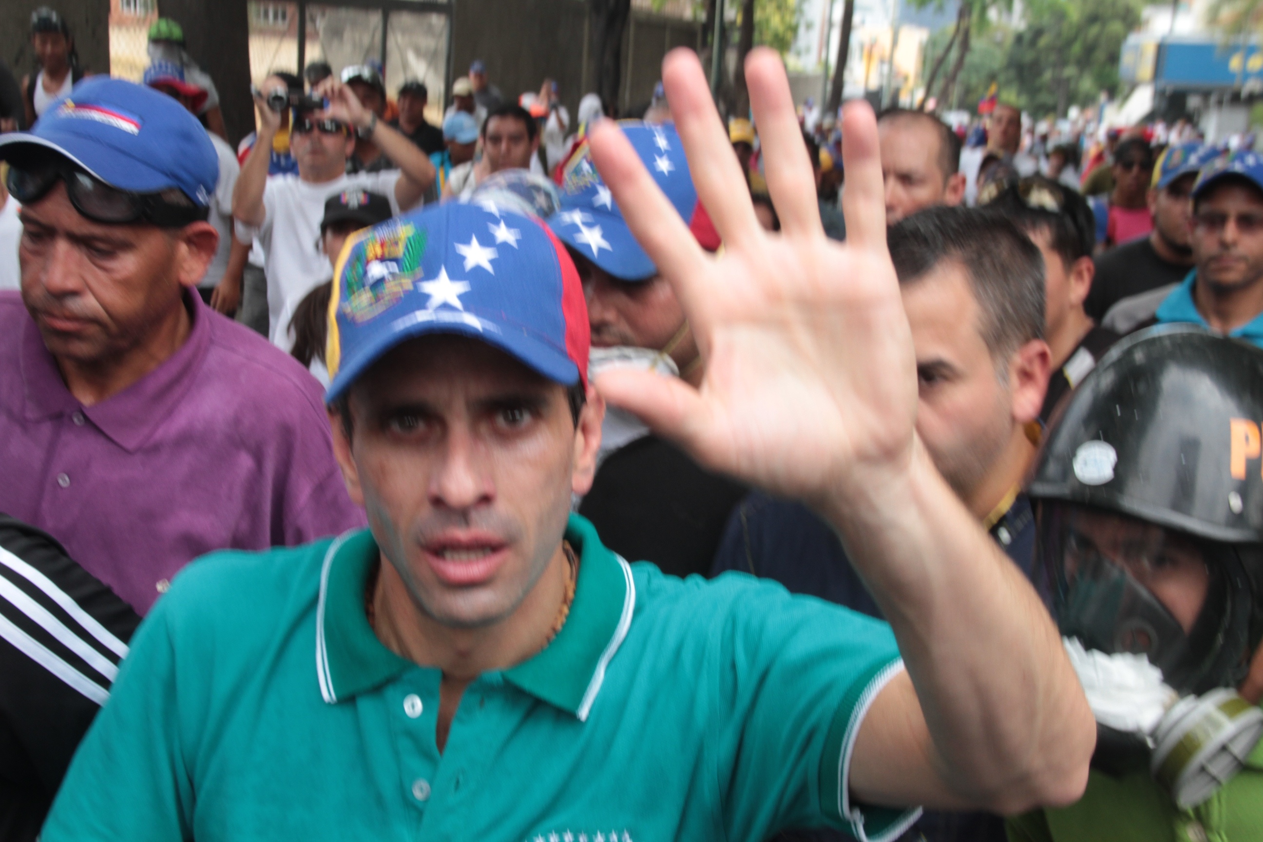 Capriles durante marcha: Pedimos respeto a la Asamblea Nacional